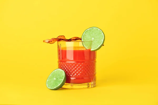 Glass Bloody Mary Cocktail Garnished Bacon Lime Color Background — Stock Photo, Image