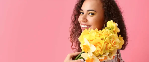Beautiful Young African American Woman Bouquet Narcissus Color Background — Stock Photo, Image