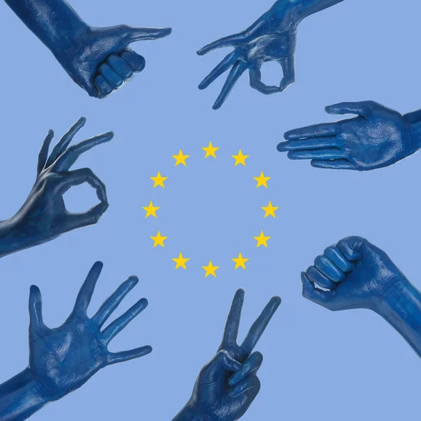 Wiele Rąk Malowanych Kolorach Flagi Unii Europejskiej Niebieskim Tle — Zdjęcie stockowe