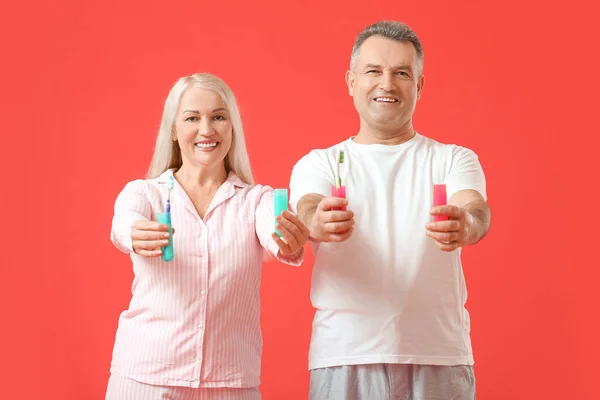 Mature Couple Tooth Brushes Color Background — Stock Photo, Image