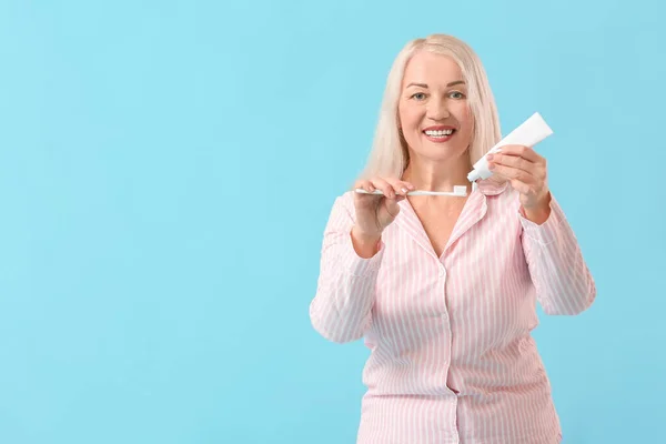 Mature Woman Brushing Teeth Color Background — Stock Photo, Image