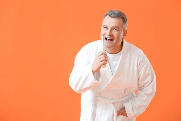 Mature Man Brushing Teeth Color Background — Stock Photo, Image