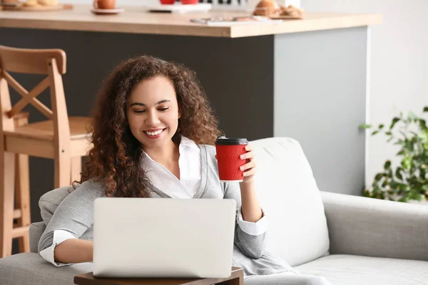 Beautiful Young Woman Cup Coffee Using Laptop Home — Stock Photo, Image