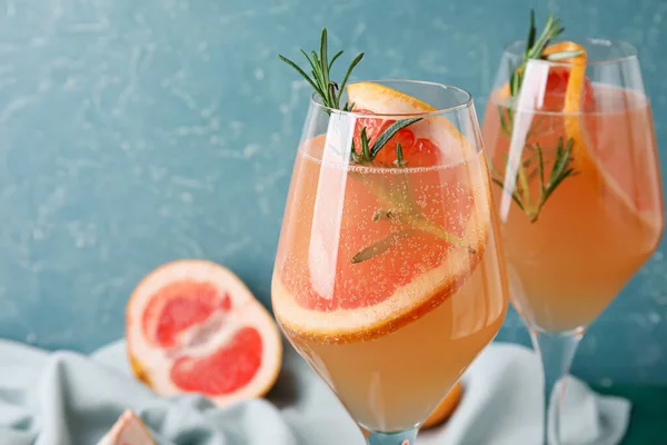Szemüveg Ízletes Grapefruit Limonádé Színes Háttér Közelkép — Stock Fotó