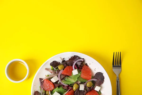 Plate Tasty Grapefruit Salad Color Background Closeup — Stock Photo, Image