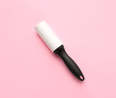 Renk arkaplanındaki tiftik silindiri