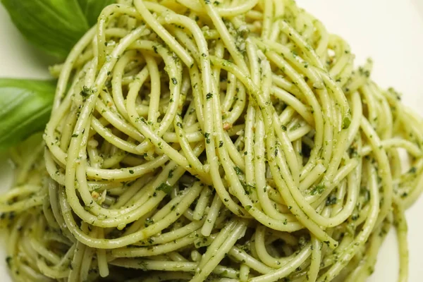 Pesto Soslu Lezzetli Makarna Yakın Plan — Stok fotoğraf