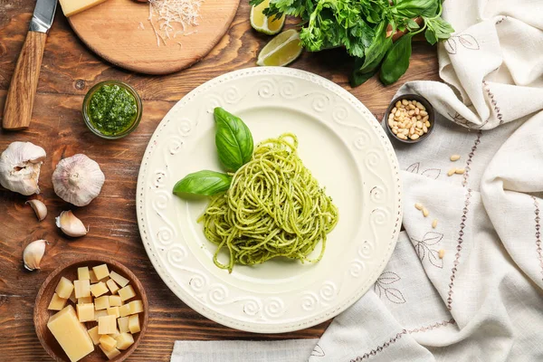 Plato Con Sabrosa Pasta Pesto Mesa — Foto de Stock