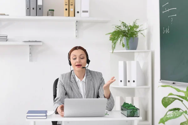 Teacher Conducting Lesson Online Classroom — Stock Photo, Image