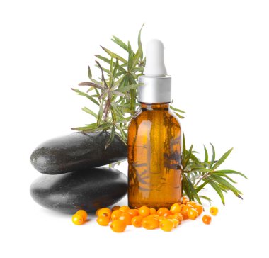 Beyaz arka planda bir şişe sağlıklı deniz dikenli yağ.