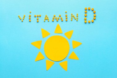 Renk arkaplan üzerinde güneş olan VITAMIN D metni