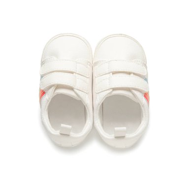 Beyaz arka planda bebek ayakkabıları