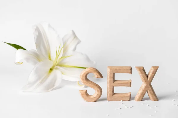 Word Sex Och Lilly Blomma Ljus Bakgrund — Stockfoto