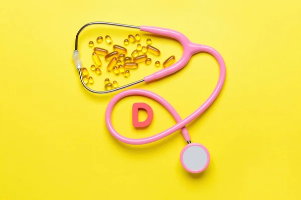 Buchstabe Mit Pillen Und Stethoskop Auf Farbigem Hintergrund — Stockfoto