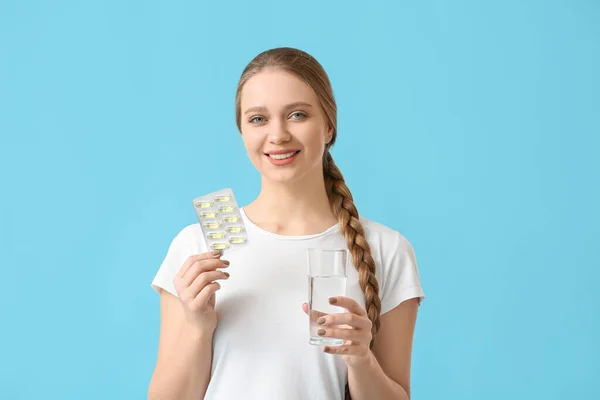 Young Woman Fish Oil Color Background — Stock Photo, Image