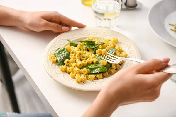 Woman Eating Healthy Pasta Spinach Table — Stock Photo, Image