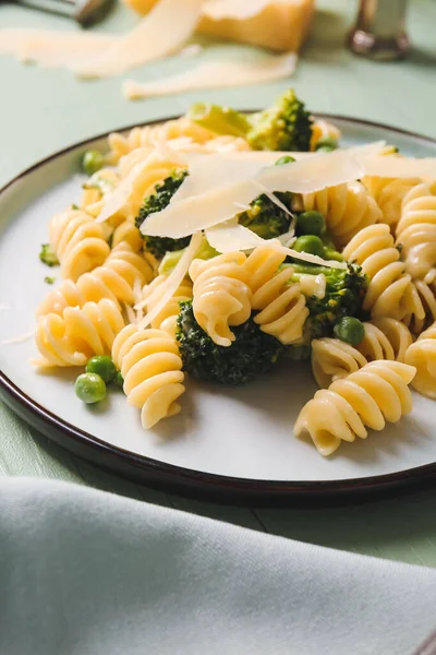 Plate Tasty Pasta Vegetables Table Closeup — Stock Photo, Image