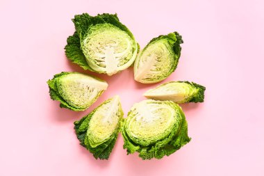 Taze savoy lahanası renkleri var.