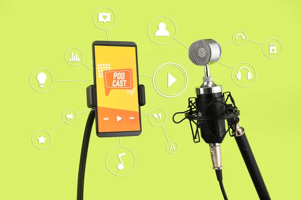 Nowoczesny Mikrofon Telefon Komórkowy Podcast Playlist Ekranie Tle Koloru — Zdjęcie stockowe
