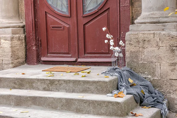 Doormat Cotton Flowers Plaid Entrance House Autumn Day — Stock Photo, Image