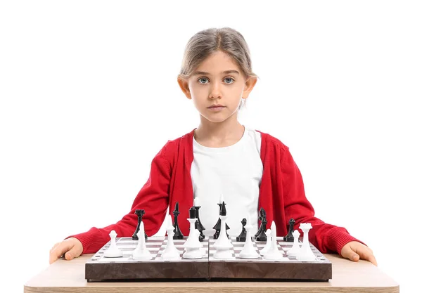 Милая Маленькая Девочка Играет Шахматы Белом Фоне — стоковое фото