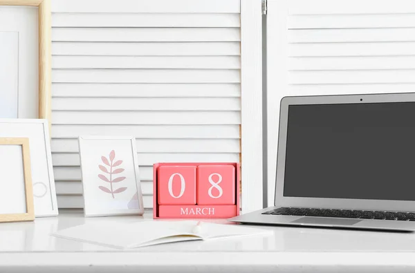 Cube Calendar Date March Frames Laptop Table Room — Stock Photo, Image