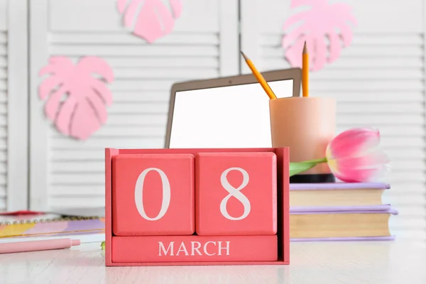 Cube Calendar Date March Books Laptop Table Room Closeup — Stock Photo, Image