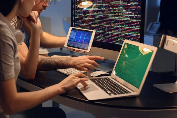 Young Programmers Working Laptop Tablet Computer Office Night — Stock Photo, Image