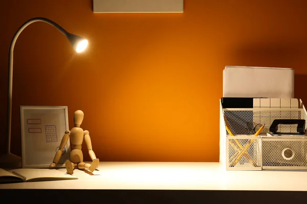 Modern Workplace Organizer Glowing Lamp Dark Room — Stock Photo, Image