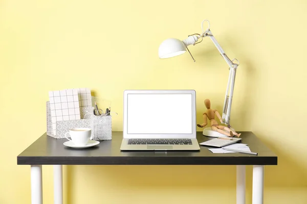 Modern Workplace Laptop Color Wall — Stock Photo, Image