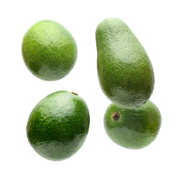 Fliegende Avocados Auf Weißem Hintergrund — Stockfoto