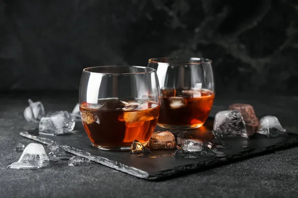 Bicchieri Whisky Freddo Sfondo Scuro — Foto Stock