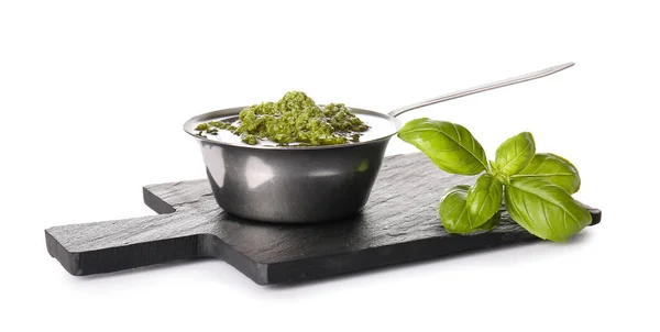 Ciotola Con Salsa Pesto Fresco Foglie Basilico Fondo Bianco — Foto Stock