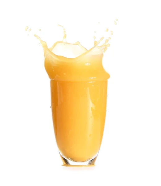 Copo Suco Laranja Fresco Com Respingo Fundo Branco — Fotografia de Stock