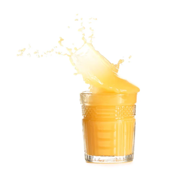 Szklanka Świeżego Soku Pomarańczowego Pluskiem Białym Tle — Zdjęcie stockowe