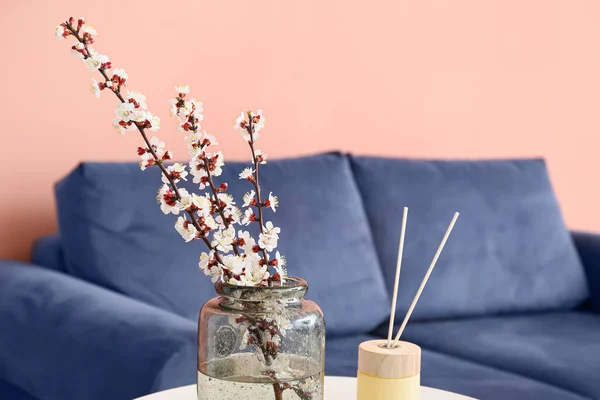 Vase Blooming Spring Branches Table Room — Stock Photo, Image