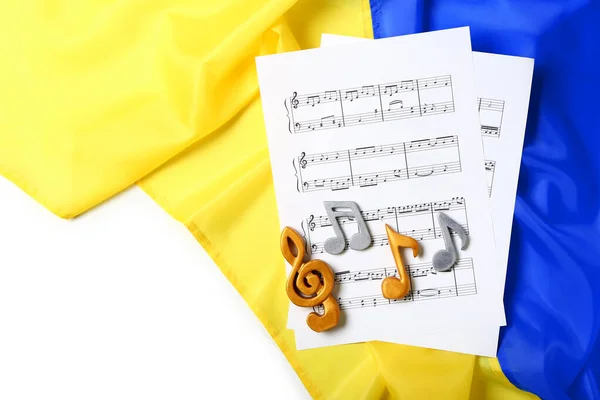Lakan Musik Med Anteckningar Och Ukrainska Flagga Vit Bakgrund — Stockfoto