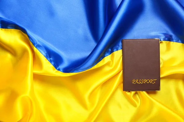 Passaporte Com Pavilhão Ucrânia — Fotografia de Stock