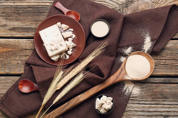 Composition Yeast Wooden Background — Stock Photo, Image