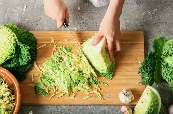 Woman Cutting Fresh Savoy Cabbage Grunge Background — Stock Photo, Image