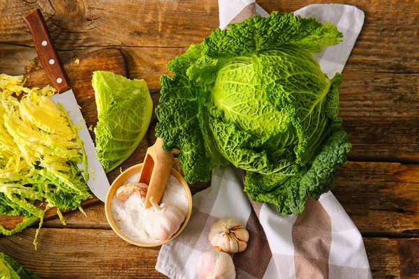 Fresh Savoy Cabbage Wooden Background — Stock Photo, Image