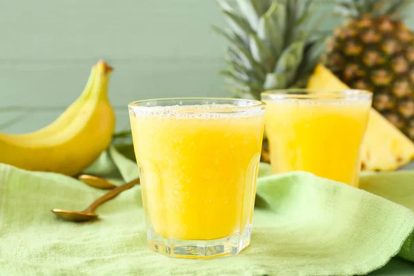 Glasses Tasty Pineapple Smoothie Color Wooden Background Closeup — Stock Photo, Image