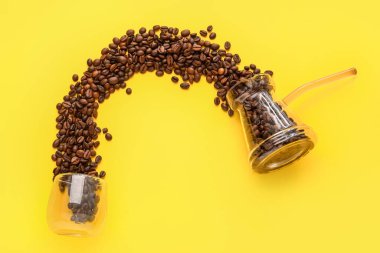 Renkli kahve çekirdekli kompozisyon