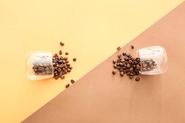 Renkli kahve çekirdekli kompozisyon