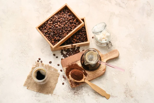 トルコのコーヒーと豆のグランジの背景に組成物 — ストック写真