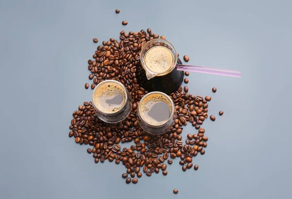 Cezve Kopjes Turkse Koffie Bonen Kleur Achtergrond — Stockfoto