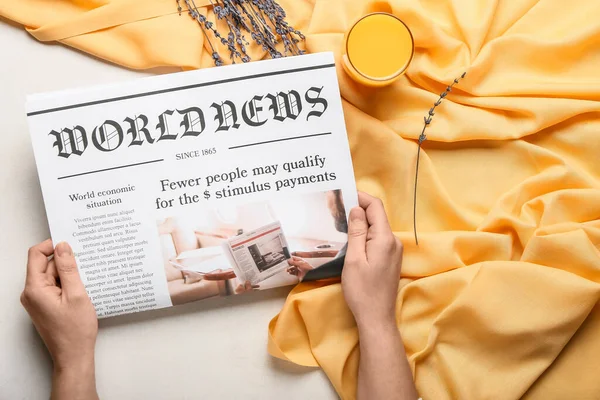 Woman Reading Newspaper Color Fabric Background — Φωτογραφία Αρχείου