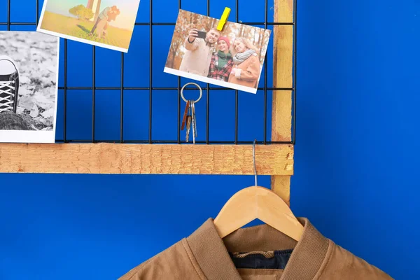 Holder Key Pictures Clothes Hanging Color Wall — Stock Photo, Image