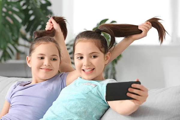 Cute Twin Girls Taking Selfie Home — Stock Photo, Image