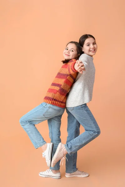 Cute Twin Girls Color Background — Stock Photo, Image